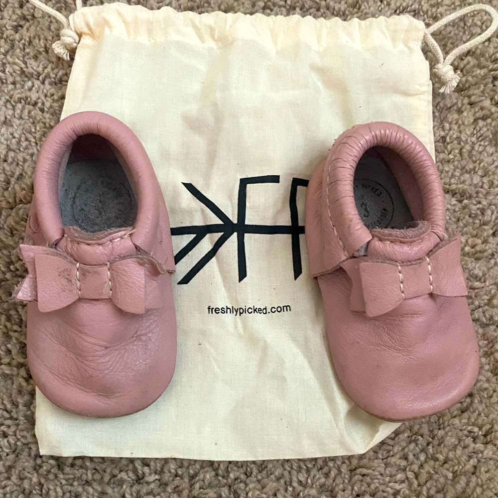 GUC Freshly Picked blush Mocs size 3